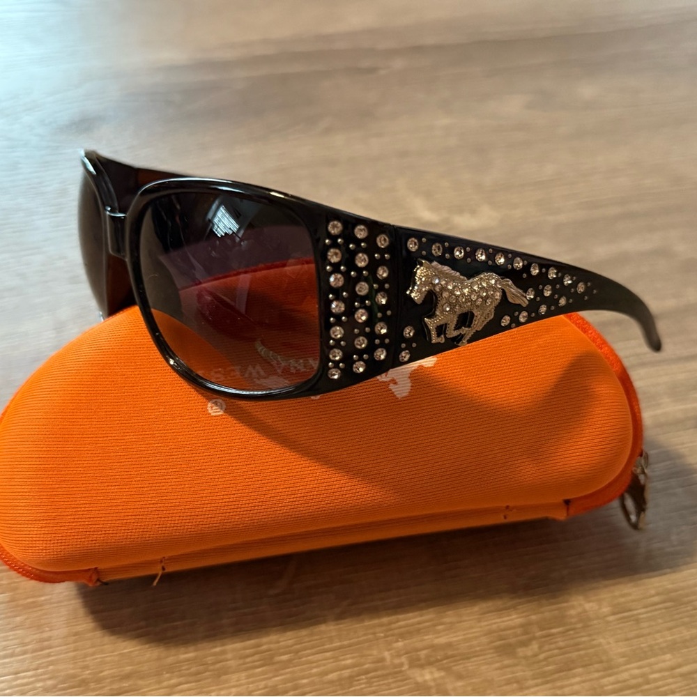 Rhinestone Horse Sunglasses Black with Montana West Orange Eyewear Case - Picture 5 of 9